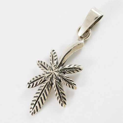 Wisiorek srebrny liść marihuany W10/0