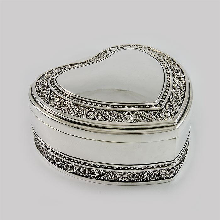 Posrebrzana kasetka, szkatułka na biżuterię w kształcie serca 461-4879