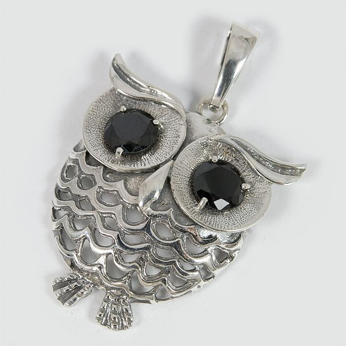 Wisiorek srebrny sowa z ciemnymi oczami W29/0