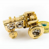 Złota figurka ciągnik z kryształkami swarovskiego 122-0090