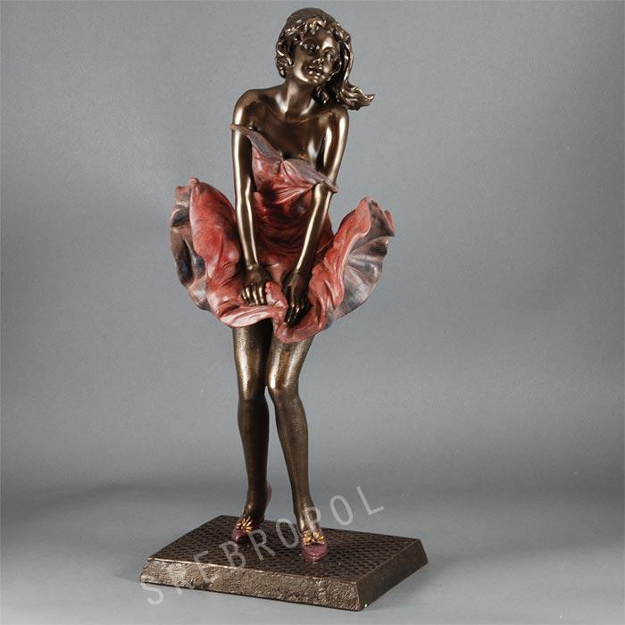 Figurka kobieta w czerwonej sukience Veronese WU69758A4