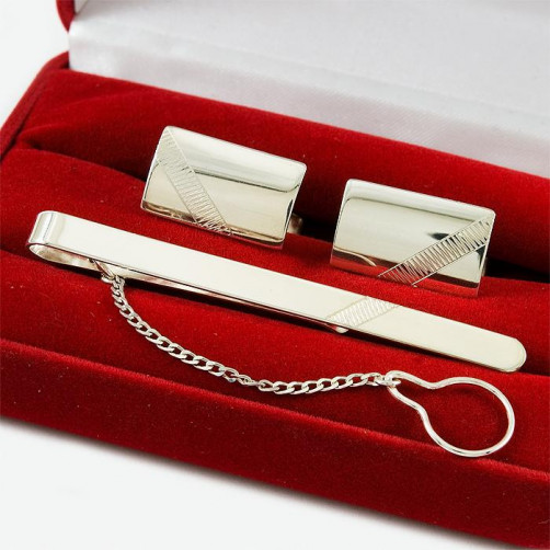 Komplet srebrnych spinek z grawerowanym wzorkiem KM10