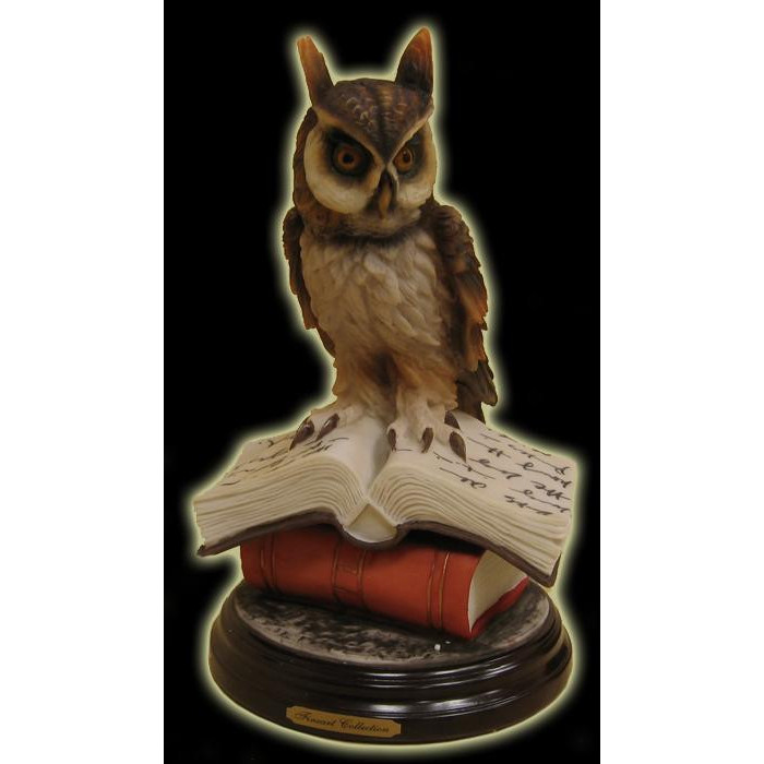 Figurka Sowa na książkach FA6552