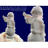 Aniołek z tamburynem na kuli -alabaster grecki
