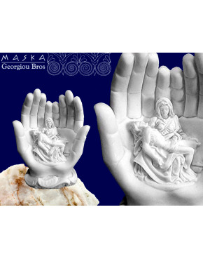 Pieta w dłoniach -alabaster grecki