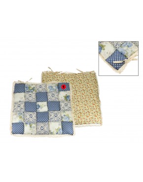 Poduszka na krzesełko - motyw kwadracików z koronką 021-1036