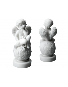 Aniołek siedzący na kuli - alabaster grecki 395-0632