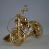 Złota figurka motocykl z zegarkiem z kryształkami swarovskiego