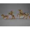 Złota figurka trzech koni z kryształkami swarovskiego 1007365