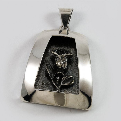 Zawieszka srebrna trapez z róźyczką FD 12.6 g