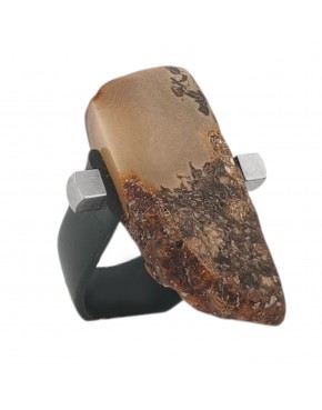 Pierścionek z bursztynem na rzemyku PIE52