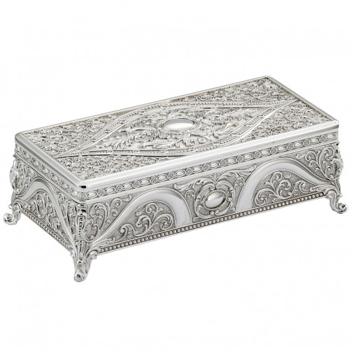 bogato zdobiona szkatułka posrebrzana na biżuterię na nóżkach barokowa zamknięta