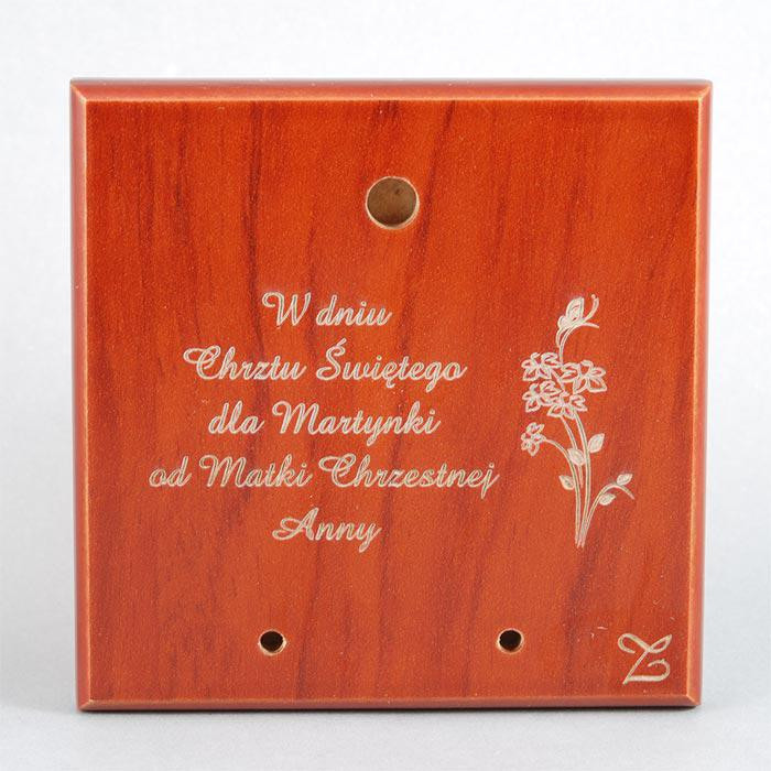 Grawer na obrazku srebrnym