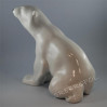 Siedzący niedźwiedź polarny ŁOMONOSOW 571-0001
