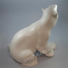 Siedzący niedźwiedź polarny ŁOMONOSOW 571-0001