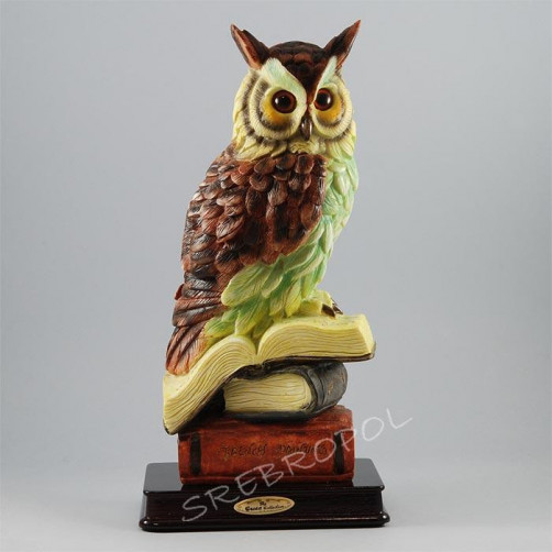 Figurka Sowa na książkach P640-01535